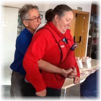 Responder practising de-choking